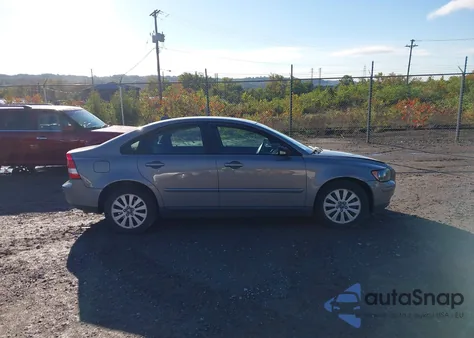 2005 Volvo S40 2.4I z USA, uszkodzony, nr VIN YV1MS390X52118143